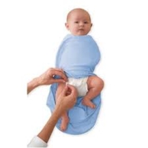 Смена подгузника в пелёнке SwaddleME